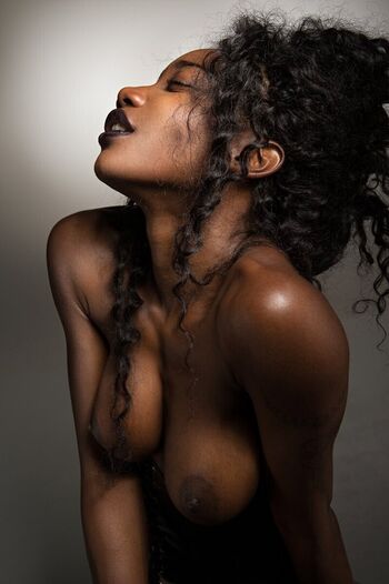 Mimi Desuka Leaked Nude OnlyFans (Photo 17)