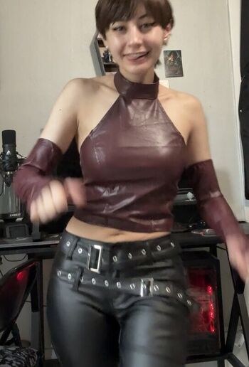 MimiDoesCosplay