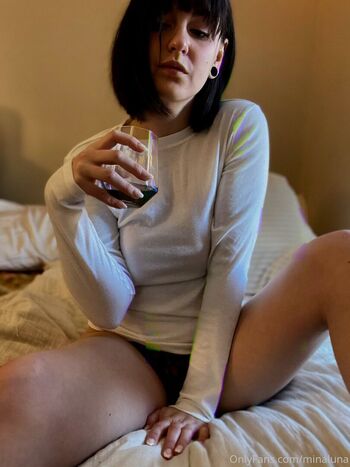 minaluna Leaked Nude OnlyFans (Photo 1)
