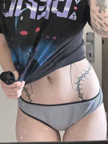 Miya / Moshpitmi / Miya Slayer Leaked Nude OnlyFans (Photo 15)