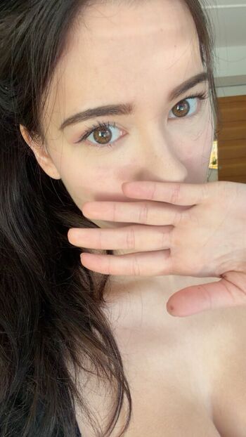 Mollyswes Leaked Nude OnlyFans (Photo 2)