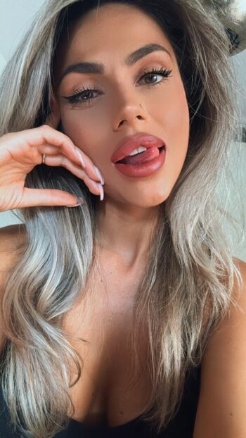 monshari Leaked Nude OnlyFans (Photo 8)