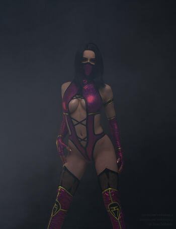 Mortal Kombat Erotic Cosplay