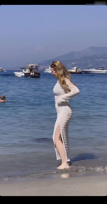 Nadine von relaxASMR