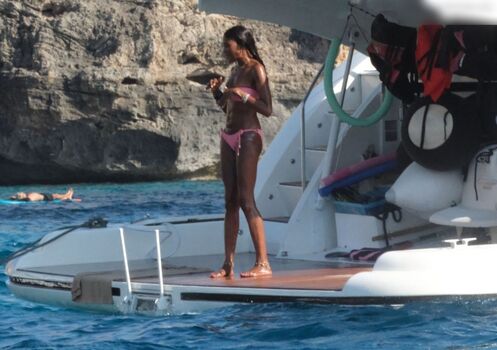 Naomi Campbell Leaked Nude OnlyFans (Photo 187)