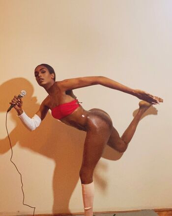 Naomi Whistledown