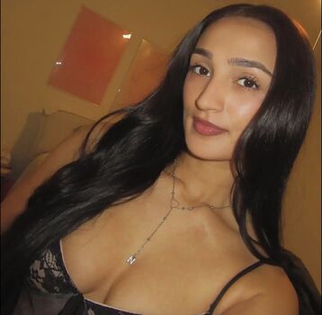 Nazanine Bakhtiar Leaked Nude OnlyFans (Photo 1)