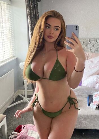 NeaveDare Leaked Nude OnlyFans (Photo 2)