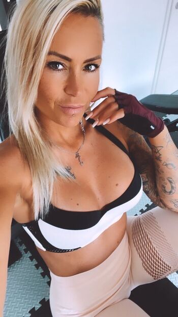 Neelie Inked