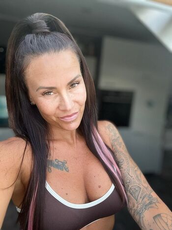 Neelie Inked