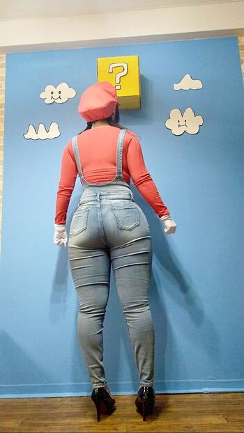nene_booty