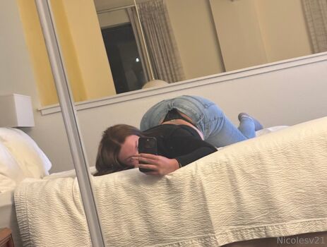 nicolesv21