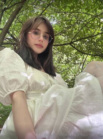 nika_four_peach