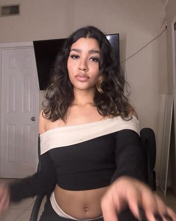 Niya Santia