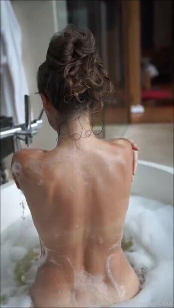 Olivacasta Leaked Nude OnlyFans (Photo 2)