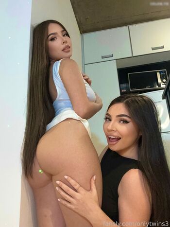 Only Twins Hillary & Lesly Leaked Nude OnlyFans (Photo 1)