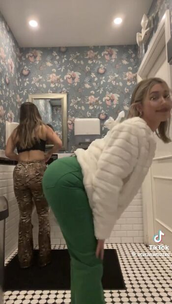 oturanwhozee Leaked Nude OnlyFans (Photo 3)