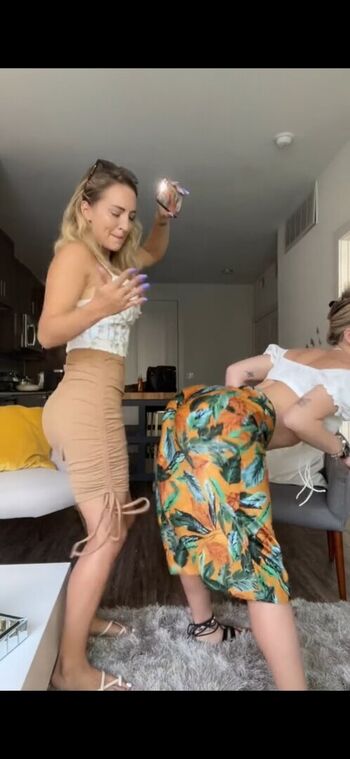 oturanwhozee Leaked Nude OnlyFans (Photo 9)