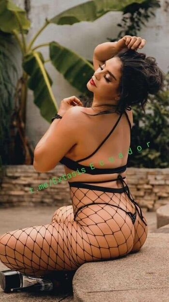 Paola Farias Leaked Nude OnlyFans (Photo 7)