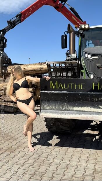 Paulas Landleben Leaked Nude OnlyFans (Photo 12)