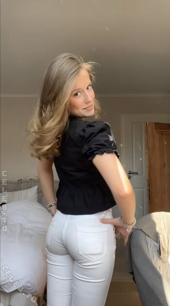 pauline.gck Leaked Nude OnlyFans (Photo 1)