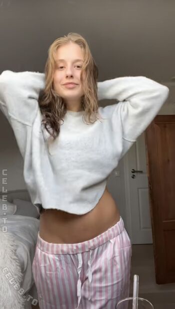 pauline.gck Leaked Nude OnlyFans (Photo 3)