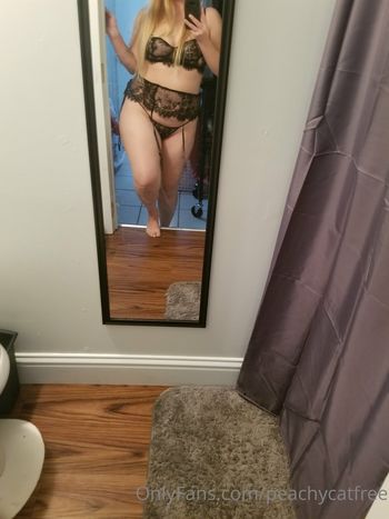 peachycatfree Leaked Nude OnlyFans (Photo 10)