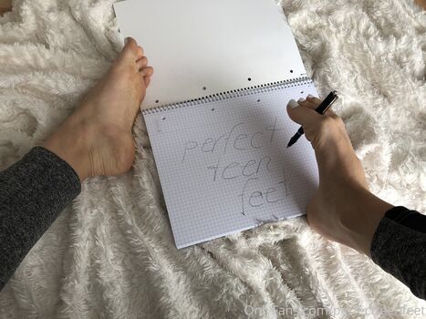perfectteenfeet Leaked Nude OnlyFans (Photo 9)