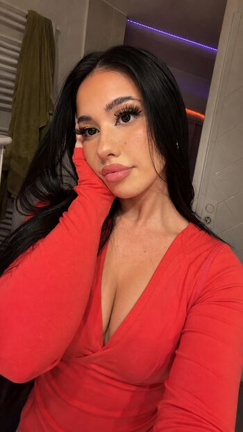 petitebruneone Leaked Nude OnlyFans (Photo 1)