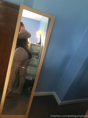 petitepantyhose Leaked Nude OnlyFans (Photo 13)