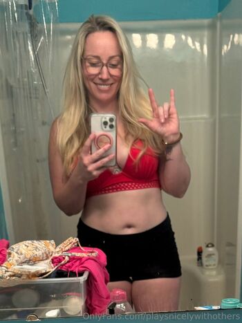 playsnicelywithothers Leaked Nude OnlyFans (Photo 17)