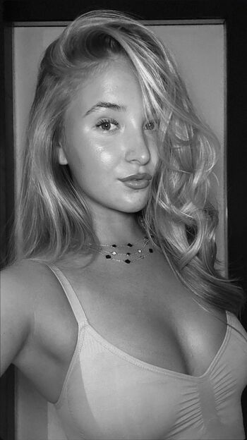 Polinaarvvv Leaked Nude OnlyFans (Photo 25)
