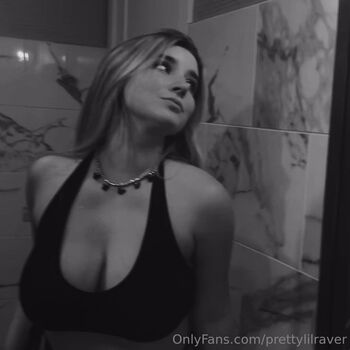 prettylilraver Leaked Nude OnlyFans (Photo 8)