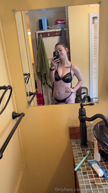 princess.77 Leaked Nude OnlyFans (Photo 3)