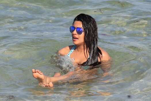 Priyanka Chopra Leaked Nude OnlyFans (Photo 95)