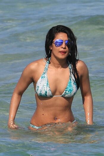 Priyanka Chopra Leaked Nude OnlyFans (Photo 96)