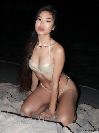 Qiyu Zhou Leaked Nude OnlyFans (Photo 8)