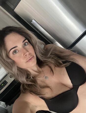 Queenaria222 Leaked Nude OnlyFans (Photo 19)