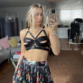 Raregirl96 Leaked Nude OnlyFans (Photo 9)