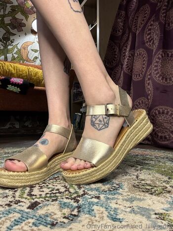 red_lilly_sole