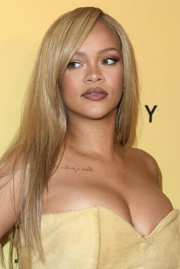 Rihanna Leaked Nude OnlyFans (Photo 673)
