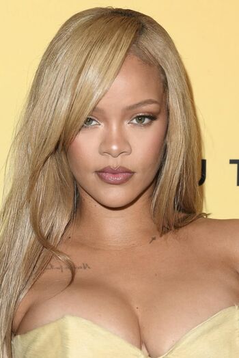 Rihanna Leaked Nude OnlyFans (Photo 677)