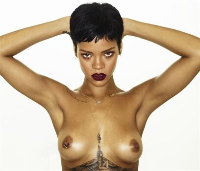 Rihanna Leaked Nude OnlyFans (Photo 679)
