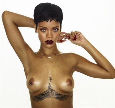 Rihanna Leaked Nude OnlyFans (Photo 681)