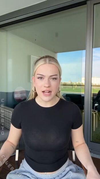 Romina Jana Leaked Nude OnlyFans (Photo 1)