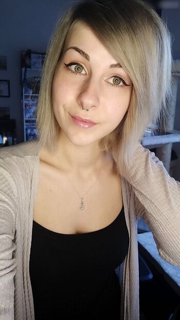 Romisu Leaked Nude OnlyFans (Photo 11)