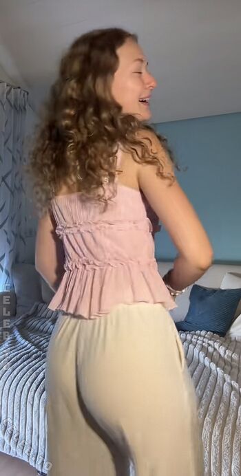 romysvibess Leaked Nude OnlyFans (Photo 2)