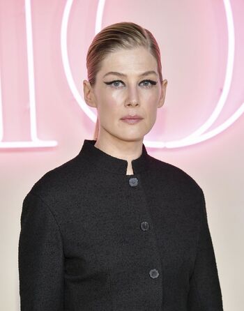 Rosamund Pike Leaked Nude OnlyFans (Photo 73)