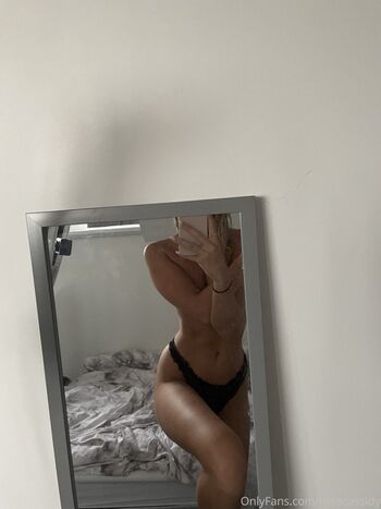 Rose Cassidy Leaked Nude OnlyFans (Photo 37)