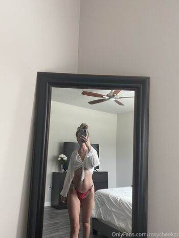 rosycheekzz Leaked Nude OnlyFans (Photo 52)